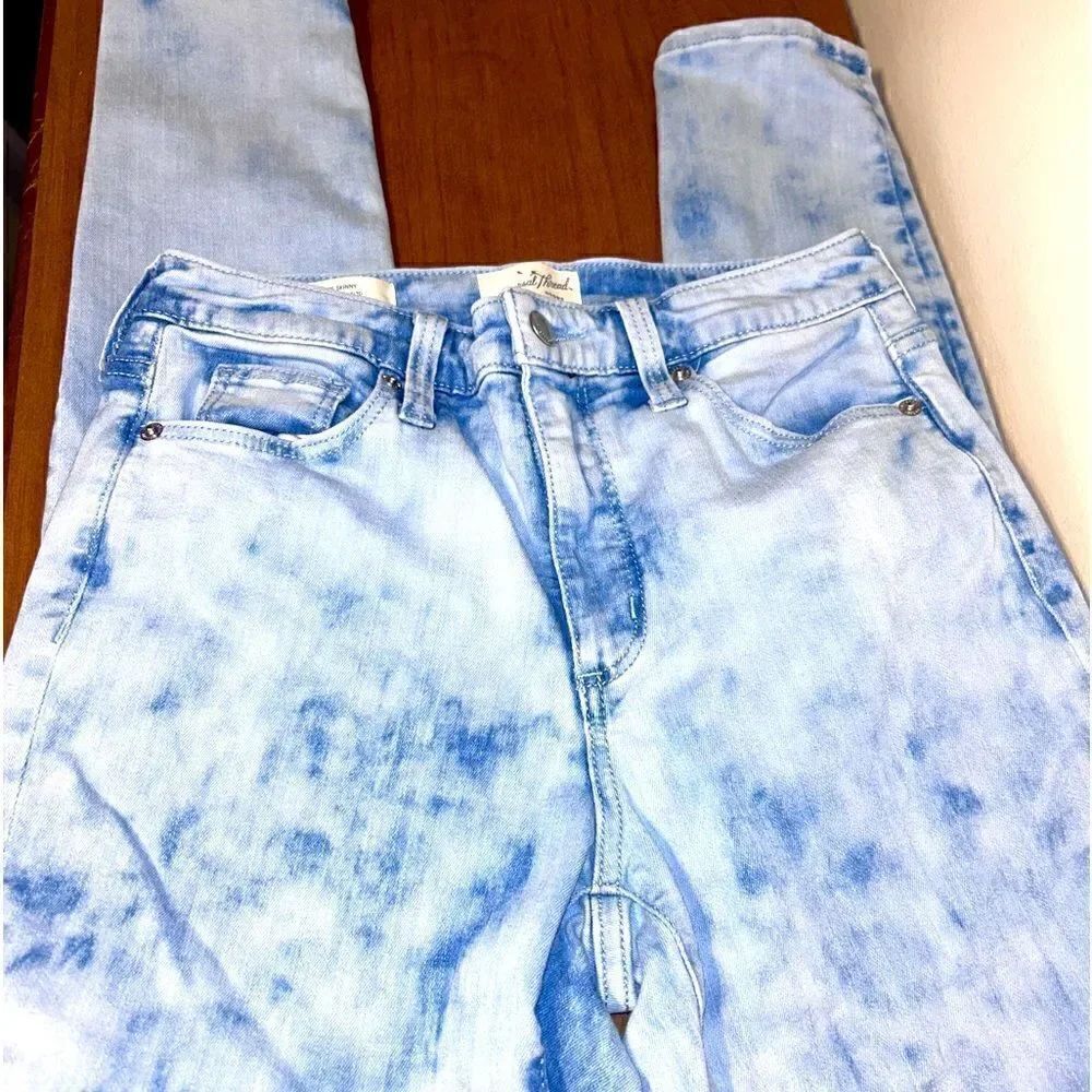 Universal thread high rise skinny acid washed jeans size 4